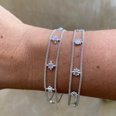 Daisy Sterling Silver Delicate Flower Bracelet, Handmade Dainty Silver Daisy Bracelet, Wedding and Bridesmaids Jewelry, Gifts for her