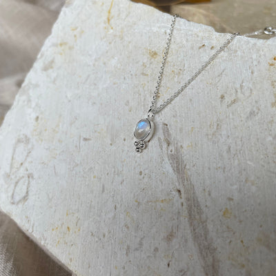 Oval Sterling Silver Rainbow Moonstone necklace, Oval Necklace, Boho Necklace, Simple Oval Moonstone Necklace, June Birthstone