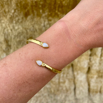 Savaya 14K Gold Rainbow Moonstone Bangle, 14K Gold Plated Jewelry, Gold Moonstone Bracelet, Moonstone Jewelry, Gold Cuff Rainbow Moonstone
